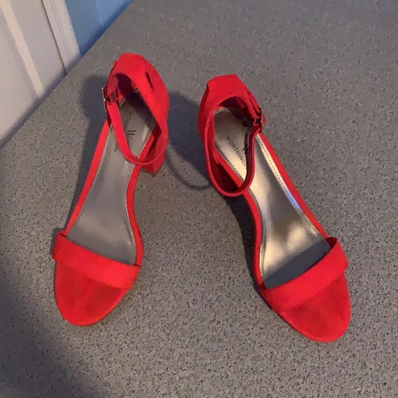 Red heels - Picture 3 of 5